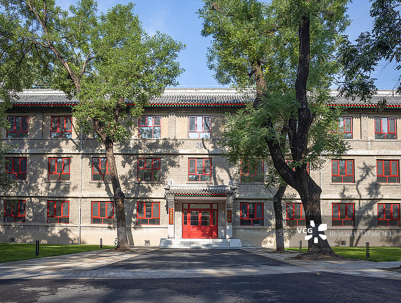 新修葺的北京大学20号楼图片素材