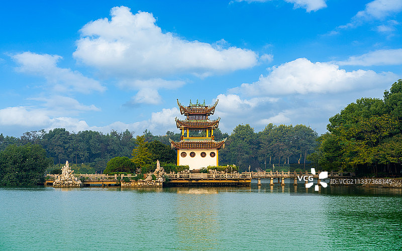 安徽省铜陵天井湖景区的通天阁古建筑图片素材