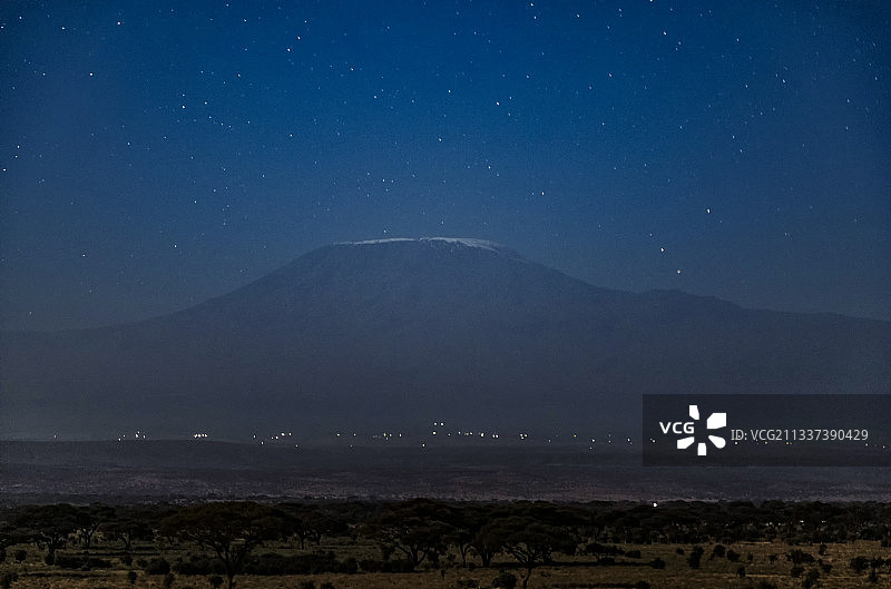 非洲肯尼亚乞力马扎罗星空图片素材
