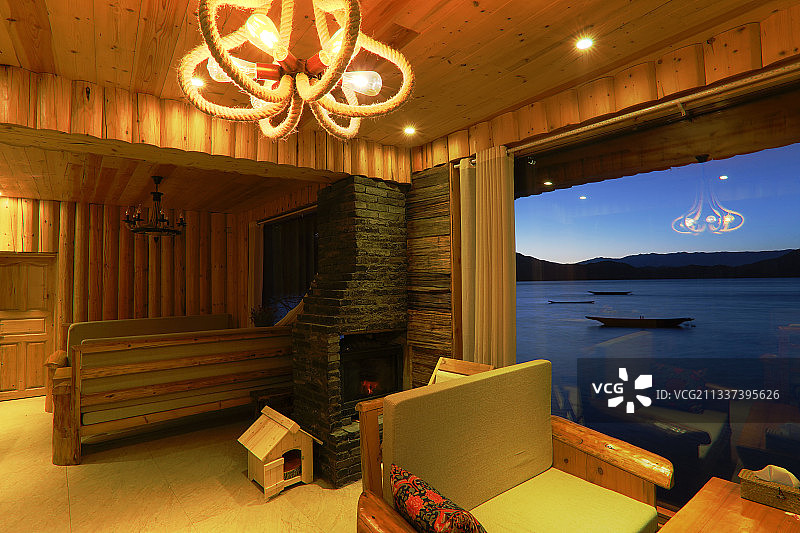 四川省泸沽湖女神湾湖边的民宿内部图片素材
