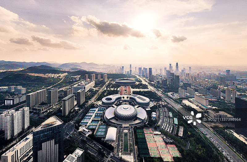 中国山东济南奥体中心城市天际线全景图片素材
