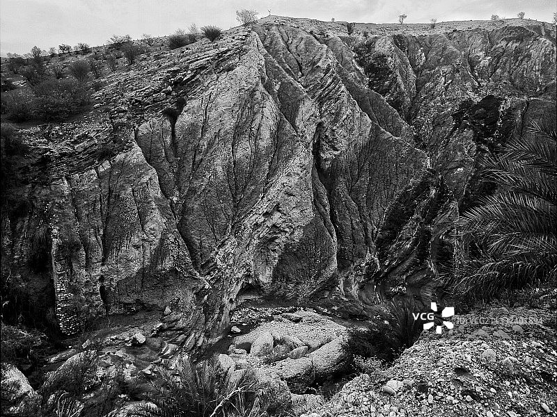 伊朗霍尔木兹甘省岩石山脉风光图片素材