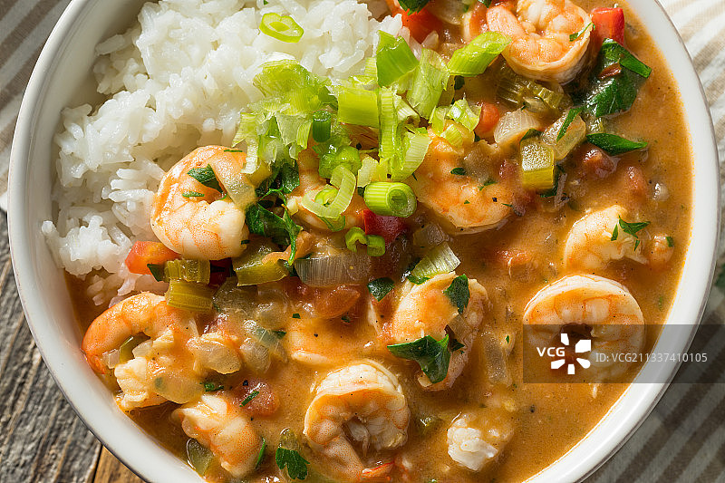 高角度的食物在碗上的桌子图片素材