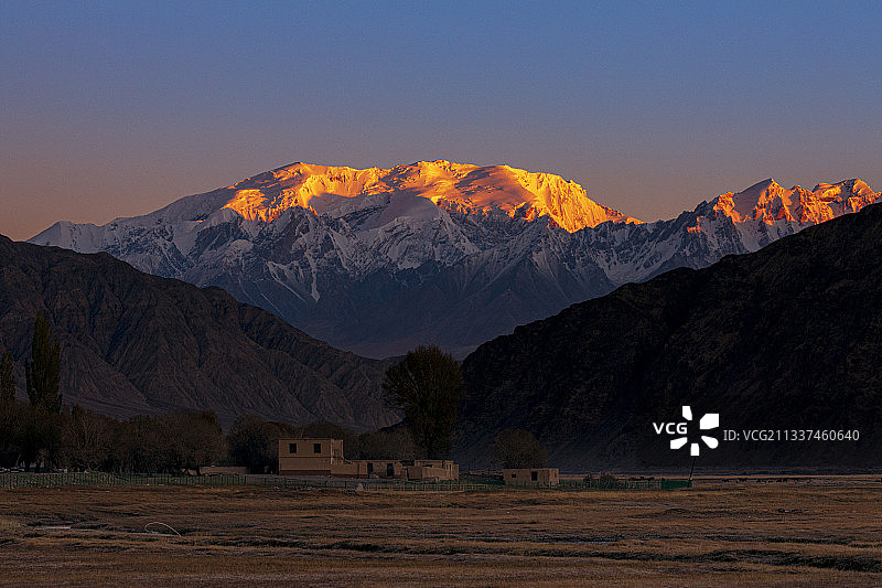 日照金山图片素材