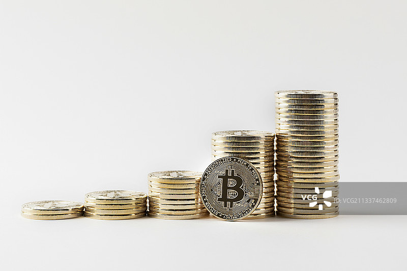 堆叠的比特币，加密货币概念图片素材