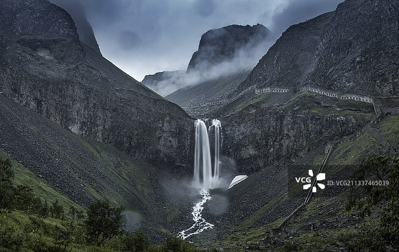 长白山景区的长白瀑布图片素材