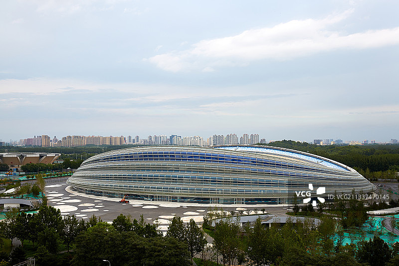 北京雨后国家速滑馆冰丝带图片素材