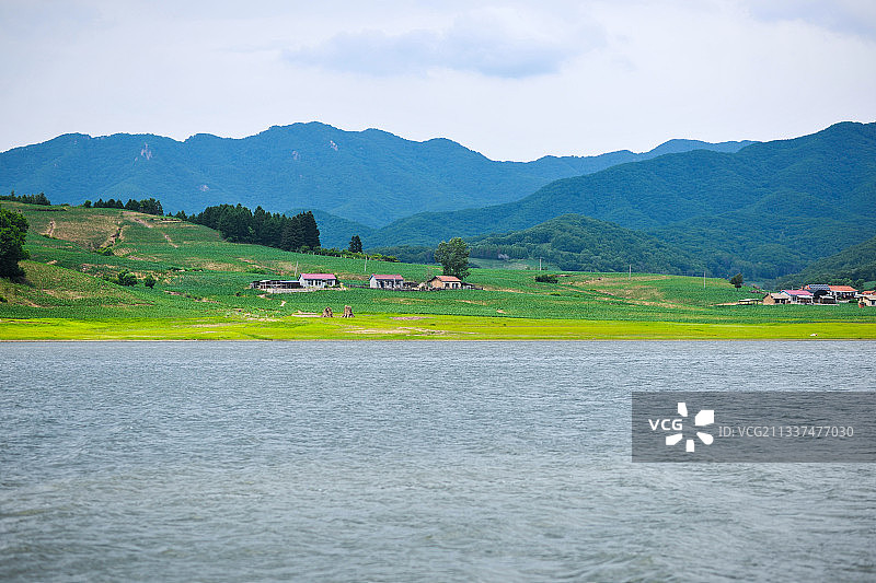 江畔人家图片素材