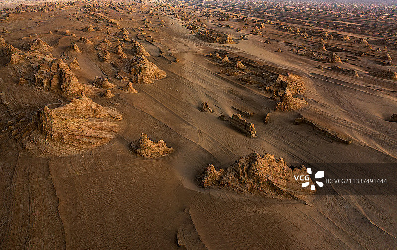 青海海西俄博梁雅丹无人区航拍图片素材