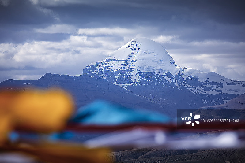 西藏阿里冈仁波齐峰，雄伟的冈底斯山脉图片素材