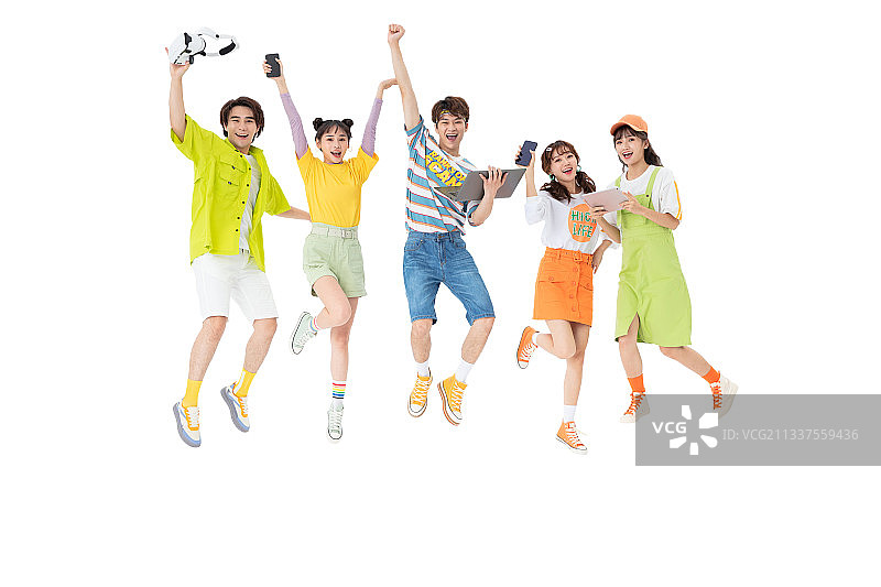 五个年轻人互动娱乐的场景图片素材