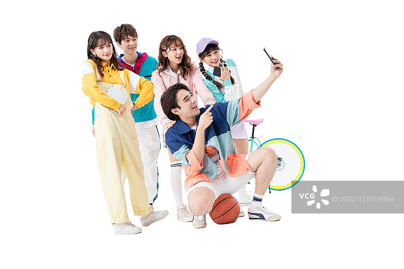 聚在一起的年轻人开心玩耍图片素材
