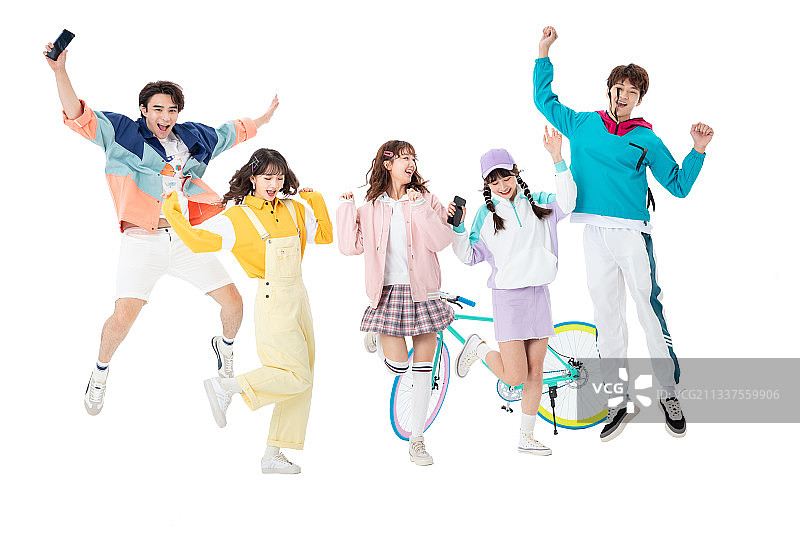 聚在一起的年轻人开心玩耍图片素材