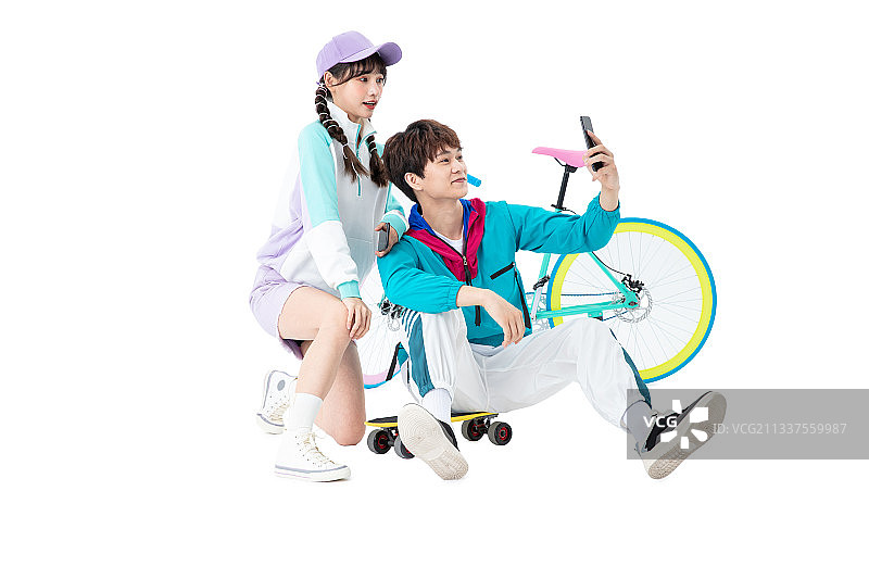 甜蜜的青年情侣图片素材