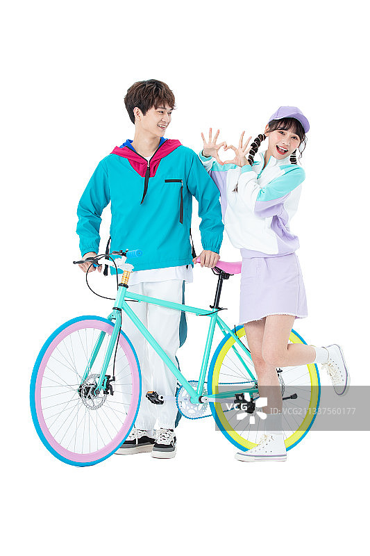 甜蜜的青年情侣图片素材