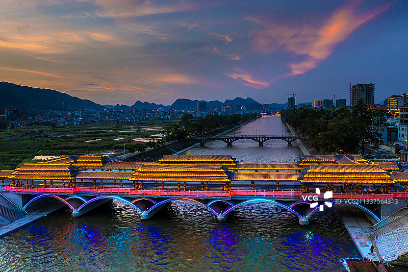 夜幕下的越秀府桥图片素材
