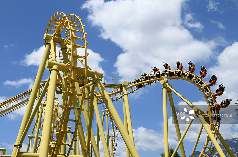 山东泰安方特欢乐世界过山车项目图片素材