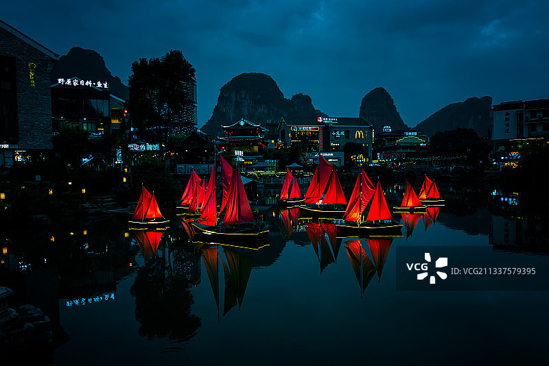 桂林阳朔西街夜景图片素材