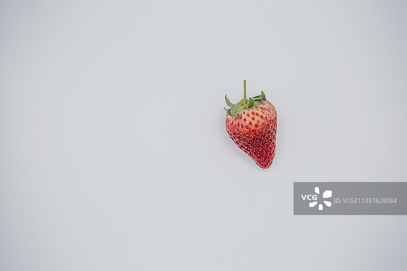 鲜美红嫩的草莓图片素材