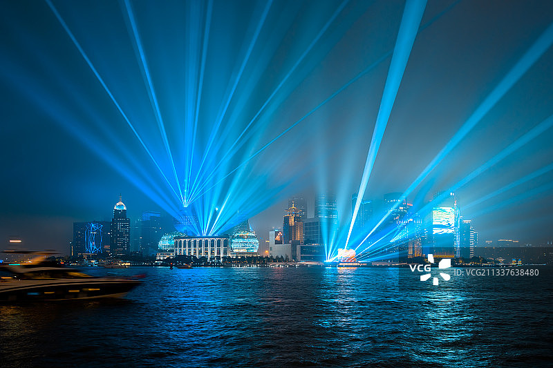 外滩光影贺党百年诞辰图片素材