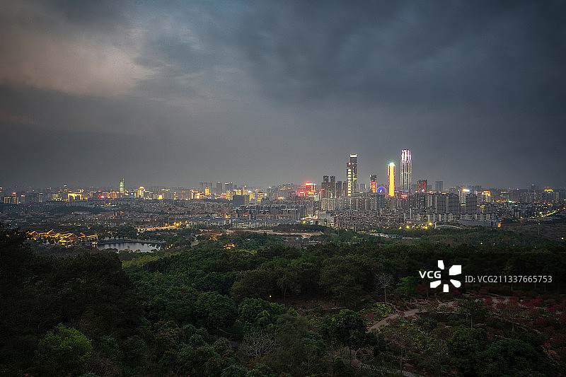 从青秀山上眺望南宁夜景图片素材