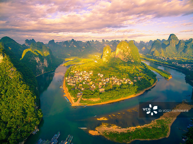 大美中国-桂林山水之金光下兴坪湾图片素材