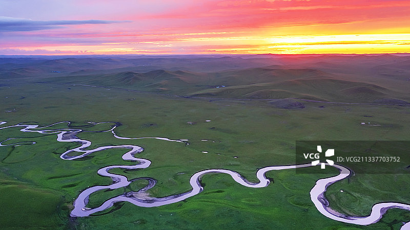 呼伦贝尔陈巴尔虎草原上的天下一第曲水莫尔格勒河图片素材