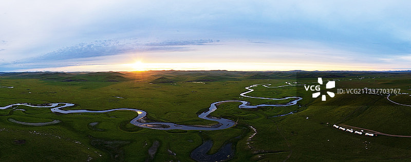 呼伦贝尔陈巴尔虎草原上的天下一第曲水莫尔格勒河图片素材
