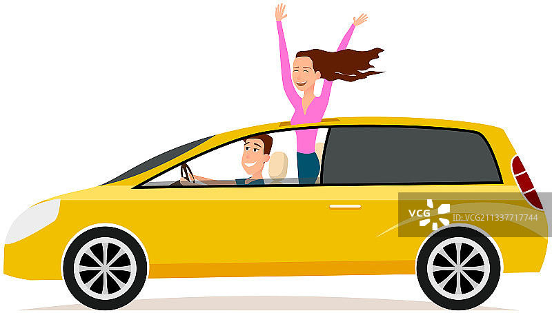 情侣驾驶黄色汽车家庭旅行图片素材