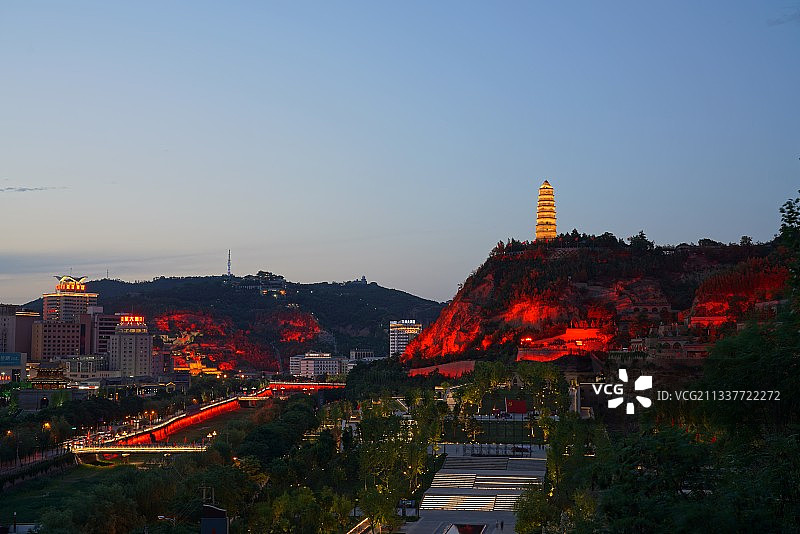 夜幕下的宝塔山图片素材