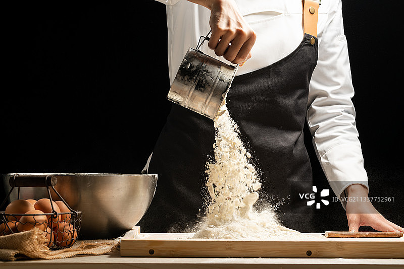 制作蛋糕的过程图片素材