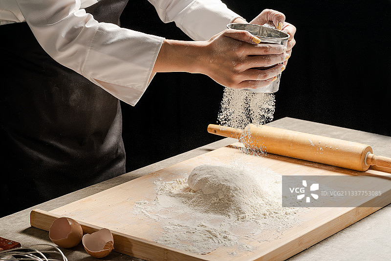 制作蛋糕的过程图片素材