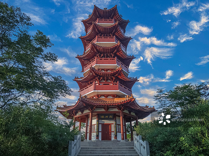 江苏省徐州市，金山塔又名苏公塔，云龙湖新八景之一图片素材