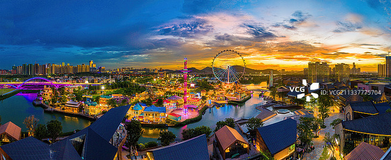 佛山市顺德区华侨城欢乐海岸PLus夕阳和夜景图片素材
