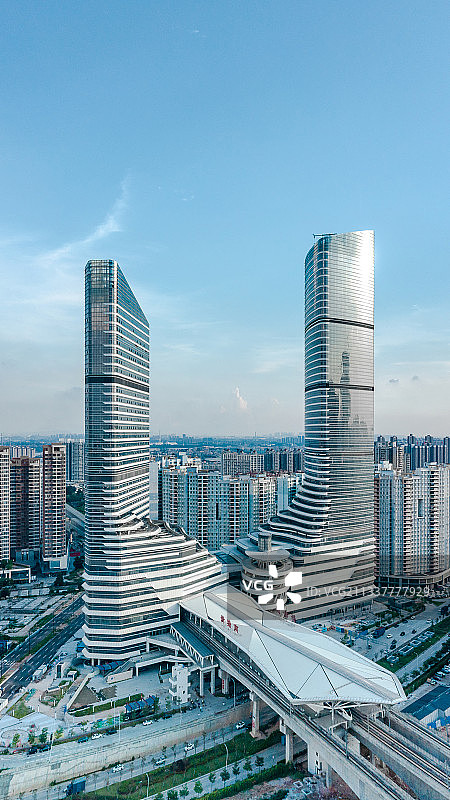 中国广东省广州市新塘站商业大楼图片素材