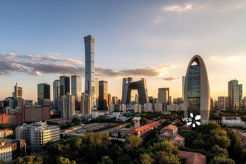 国贸后花园城市风光夕阳建筑群绿化夏天景色图片素材