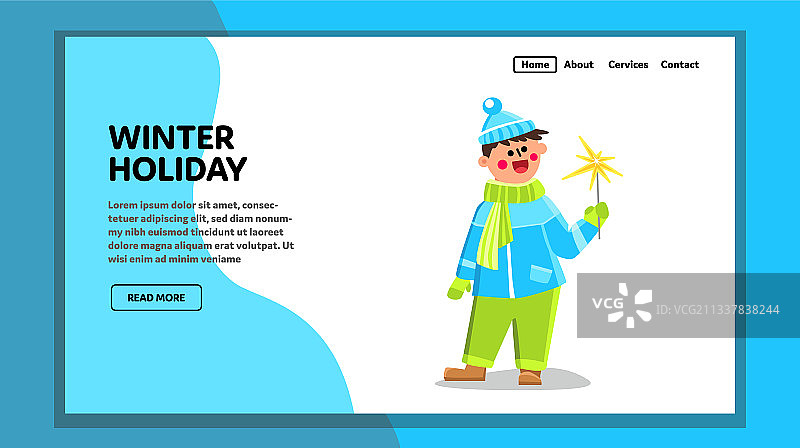 男孩在冬季节日用烟花庆祝图片素材