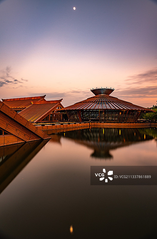 上海广富林文化遗址水上建筑风光图片素材
