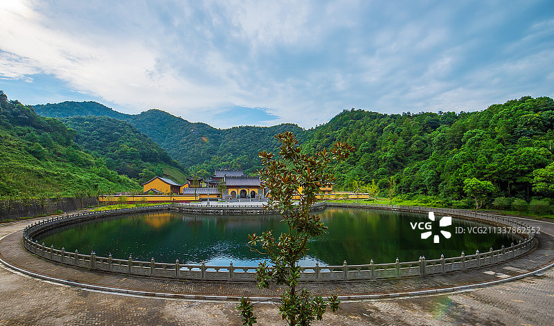 江西省新余市仙女湖风景区圣集寺景观图片素材