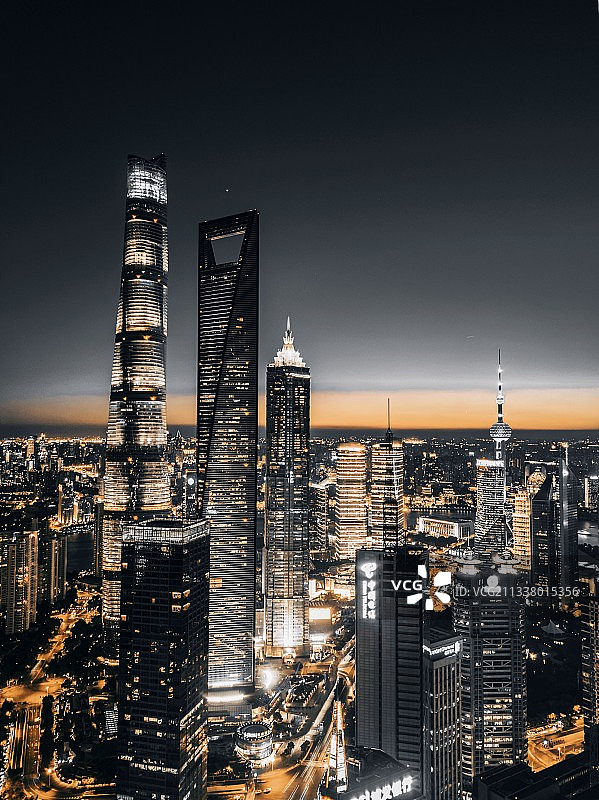 上海陆家嘴黑金夜景图片素材
