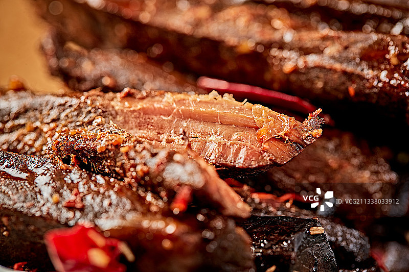 陶瓷餐具装摆的内蒙古特产牛肉干图片素材