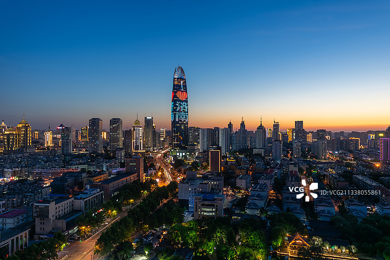 山东济南绿地中心日落图片素材