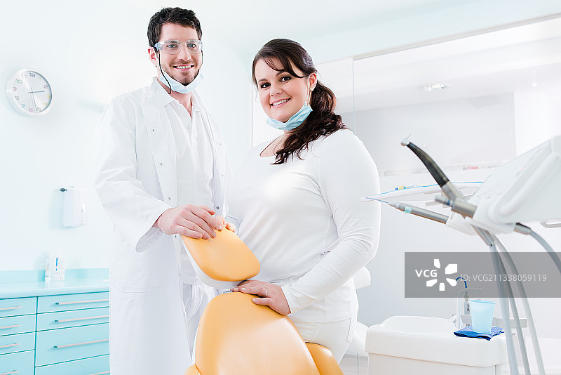 牙科医生和护士组成团队图片素材