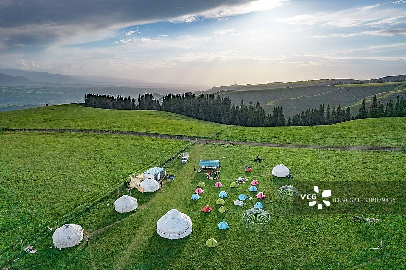 美丽的喀拉峻大草原图片素材