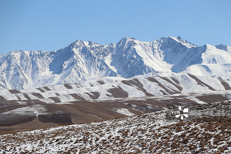 阿富汗巴米扬雪山的壮丽景色图片素材