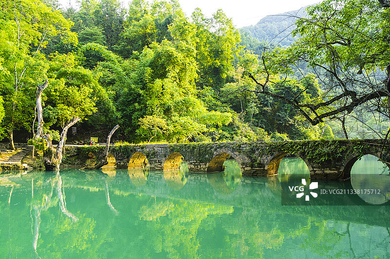 贵州小七孔的桥图片素材