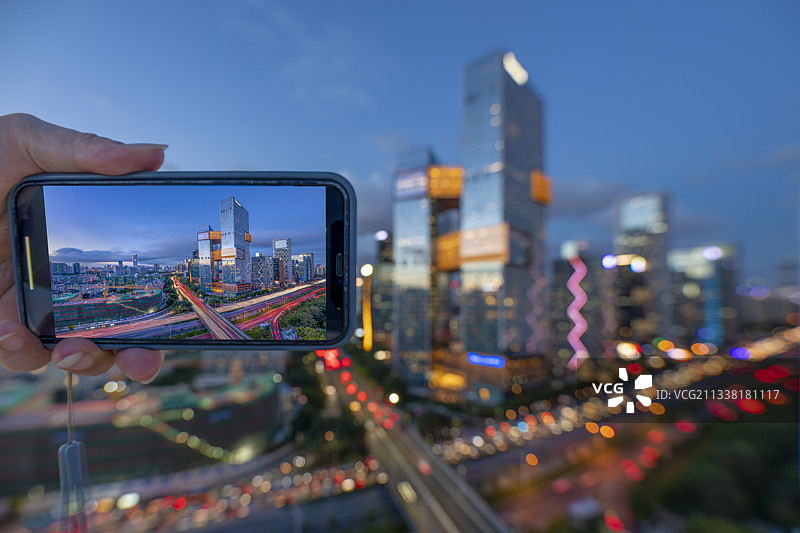 把企鹅帝国装进手机里图片素材