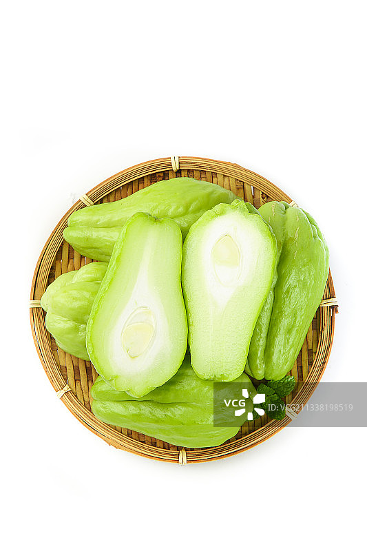 白底上一篮云南佛手瓜图片素材