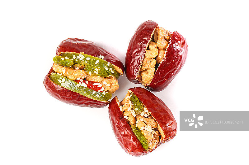 白底上的红枣夹核桃图片素材