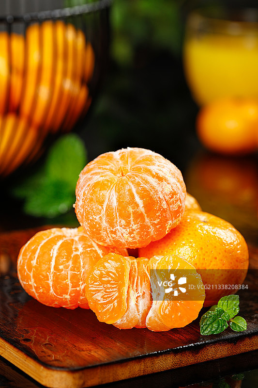 深底上的砂糖橘果肉图片素材